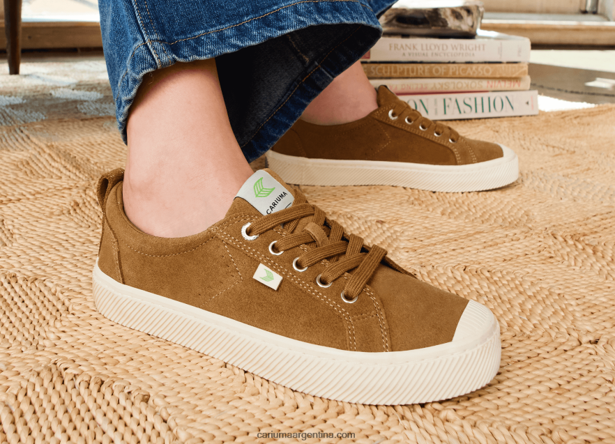 Cariuma D6DR8X254mujer todo ante camel